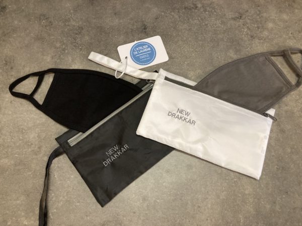pochette masque brodée