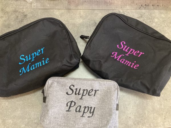 trousse personnalisée par broderie